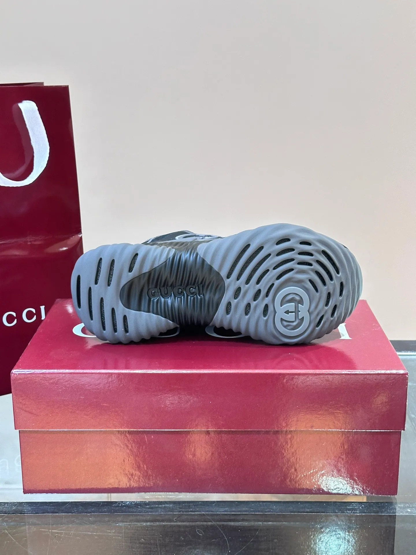 Men's Men's Shoes💰p760 "Gucc*" Ri Men's Men's Shoes💰p Men's Men's Shoes💰ple Series 2024ss👫Couple Style Casual Sports Shoes, buy the original and accurately reproduce it! Restore the quality of details, Gucci Ri men's shoes 💰p men's shoes 💰ple series sports shoes are made with innovative stitching technology to create a flowing texture like water. The leather design is paired with three-dimensional interlocking Double G leather patches and Gucci letter metal accessories, creating a free flowing texture of the entire shoe with a 3D effect. A classic and versatile piece that feels super comfortable on your feet! Male 39-44 Female 35-39